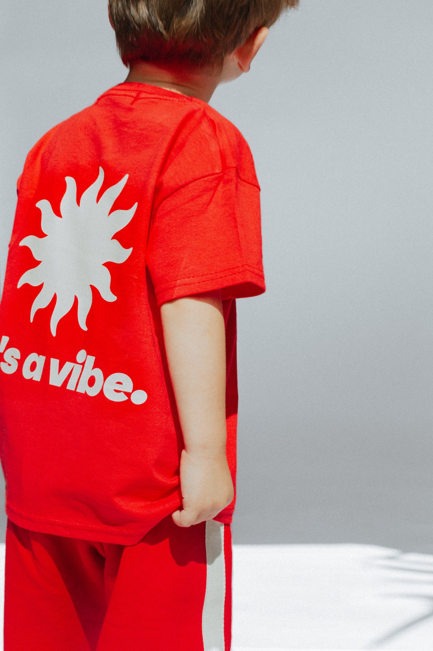 ITS A VIBE TEE - RED