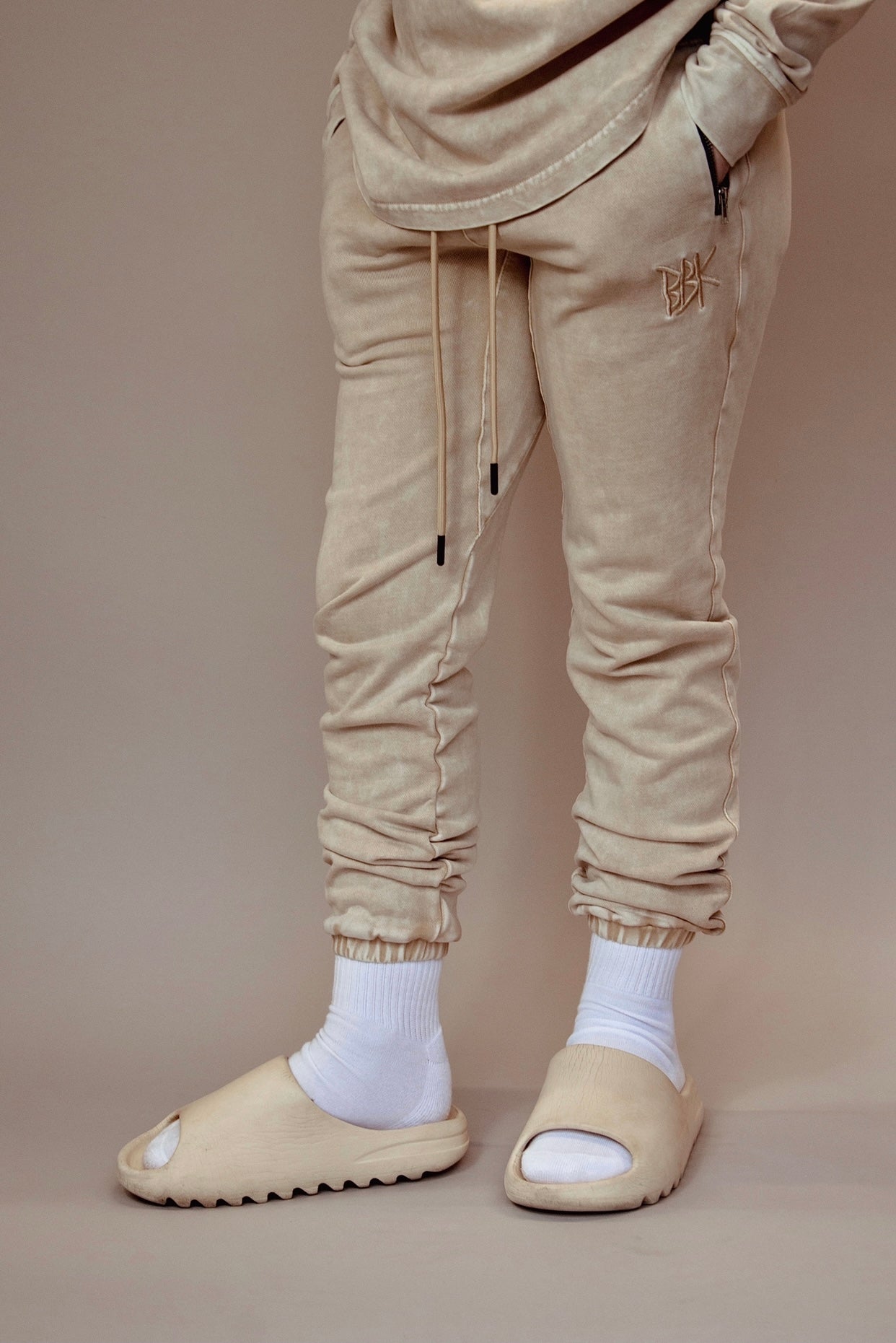 BASICS JOGGER PANTS - ACID WASH BEIGE