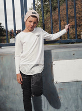 Load image into Gallery viewer, PAISLEY HEM TEE - WHITE